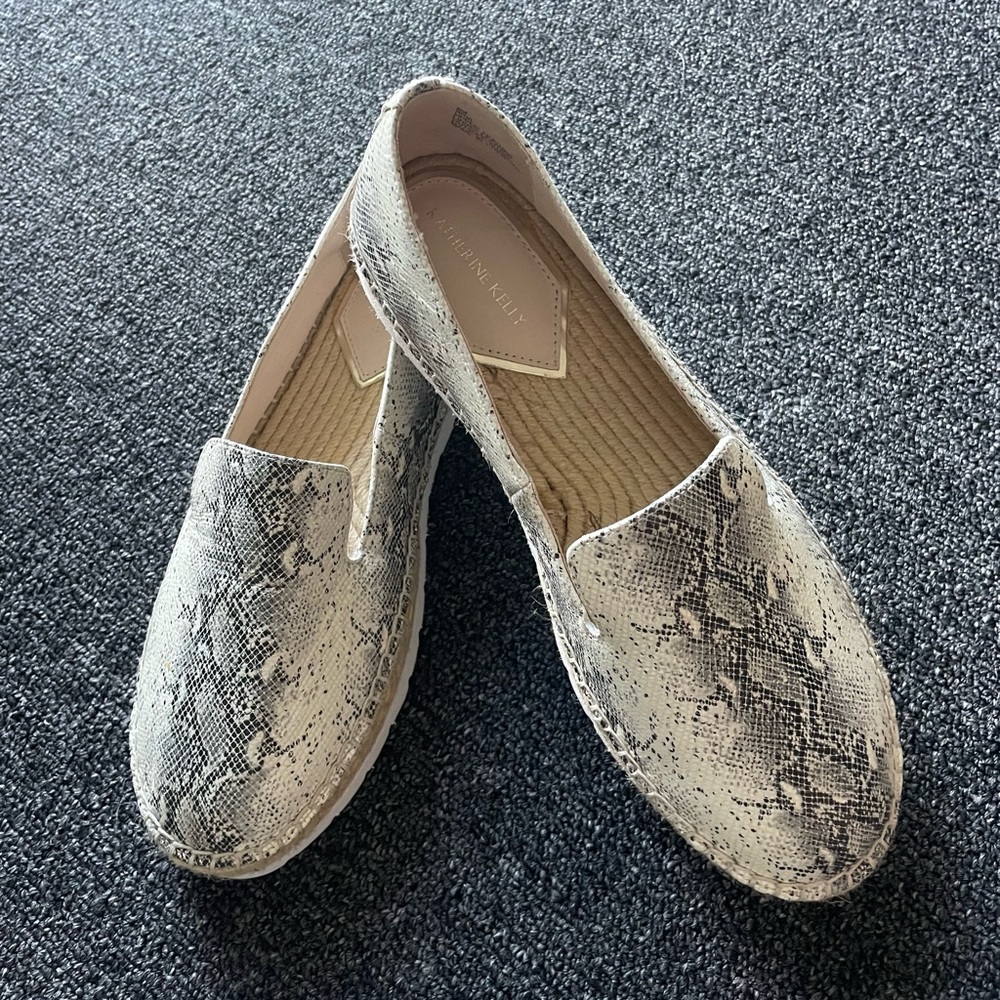 Katherine Kelly Bria espadrille slip on snake print
Leather flats shoes, Size 8